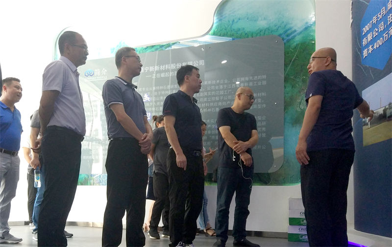 宜春市政协委员、宜春学院文传学院副院长、教授黄志刚一行7人到fun88入口实地调研