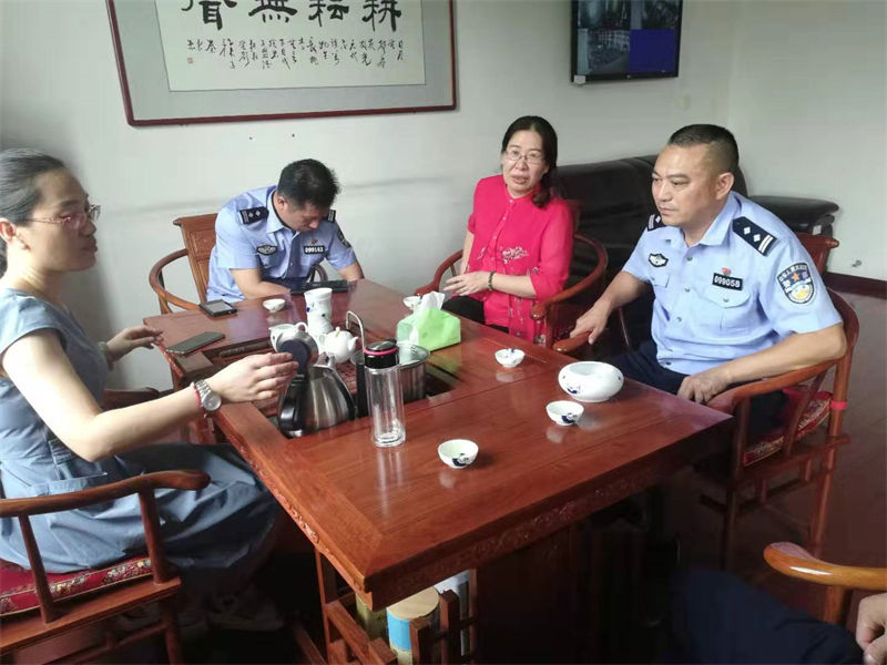 奉新县公安局副政委杨上彪到fun88入口走访调研