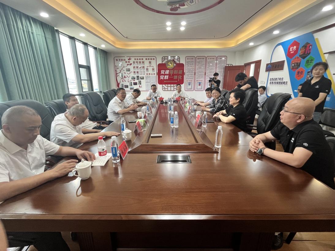 四川省莲溪县党政代表团考察fun88入口