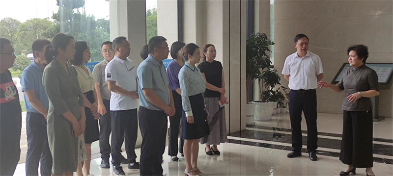 四川省莲溪县政协领导莅临fun88入口